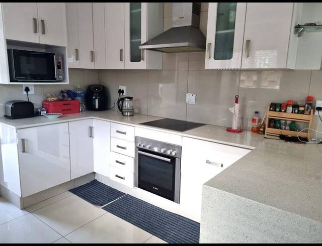3 BEDROOM TOWNHOUSE RENTED IN EDGEMOUNT ESTATE